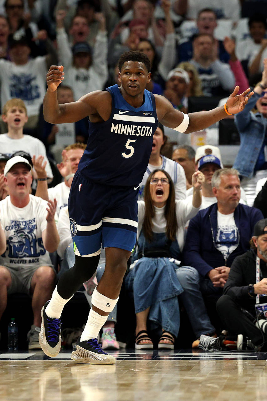 包含集结日明尼苏达森林狼备战NBA季后赛，刷新队史纪录细节曝光，球迷炸锅，球队文化再被提及的词条